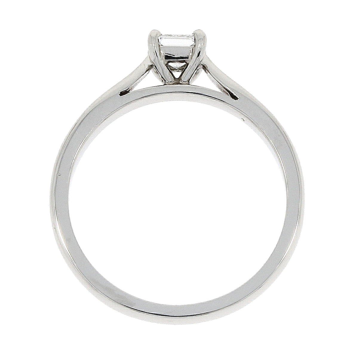 Platinum princess cut Diamond solitaire 4-claw set ring