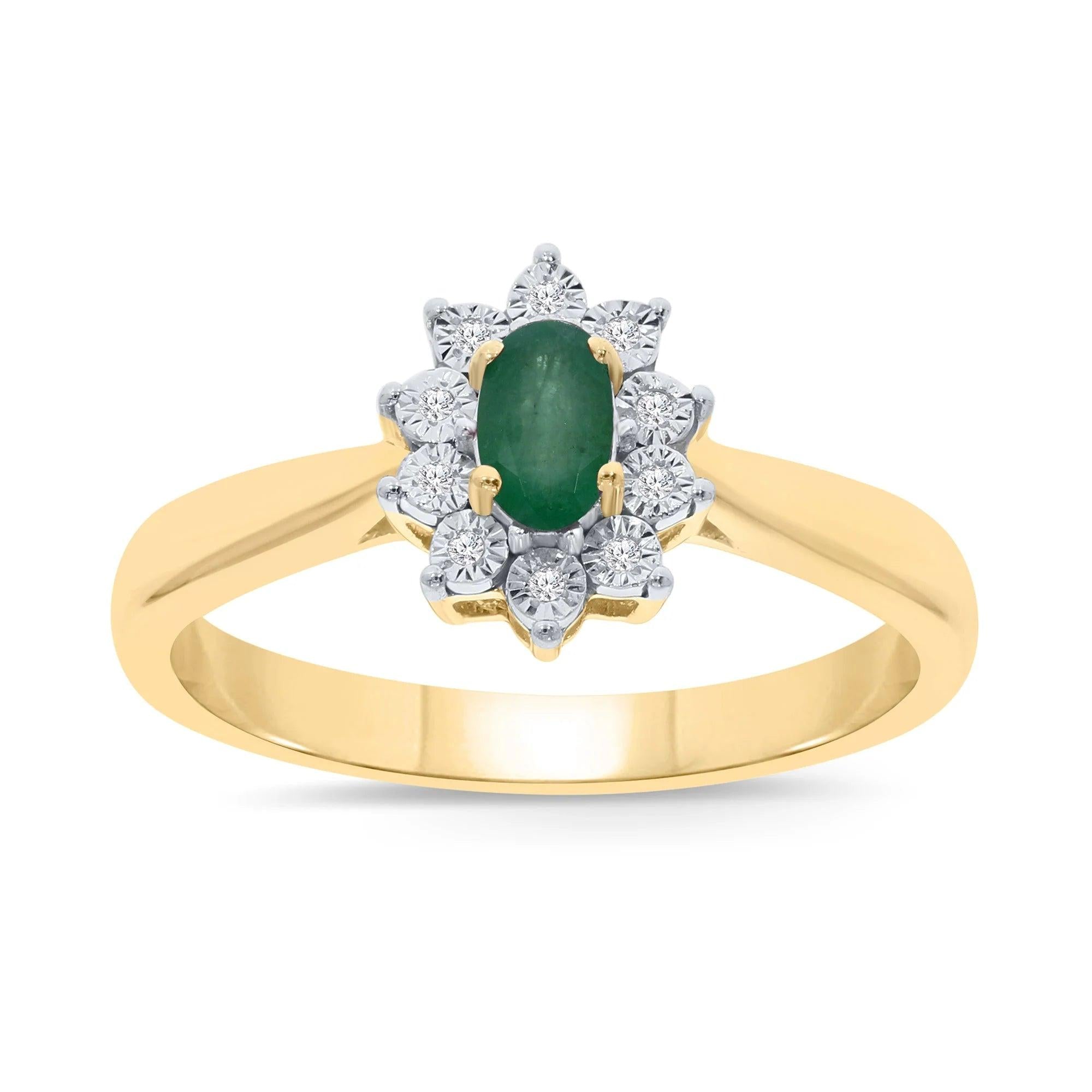 9ct Gold Emerald & Diamond Cluster ring