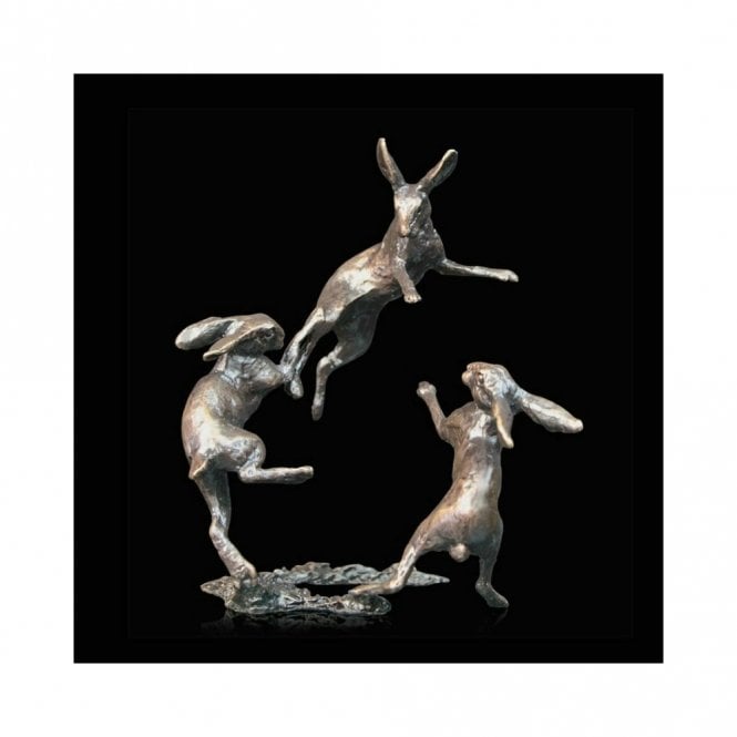 3 Hares Dancing