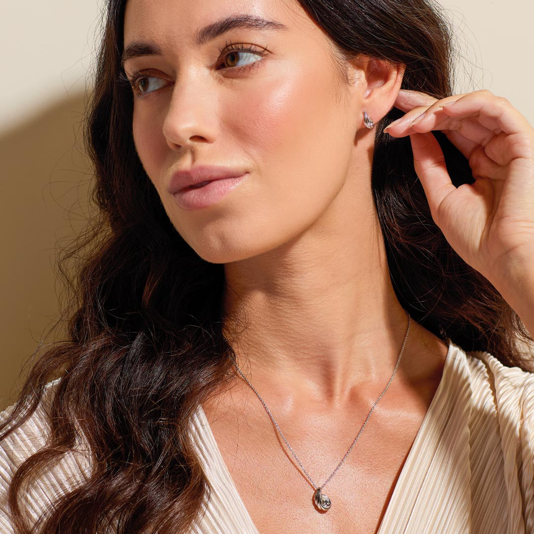 Océane Shell Wave Stud Earrings