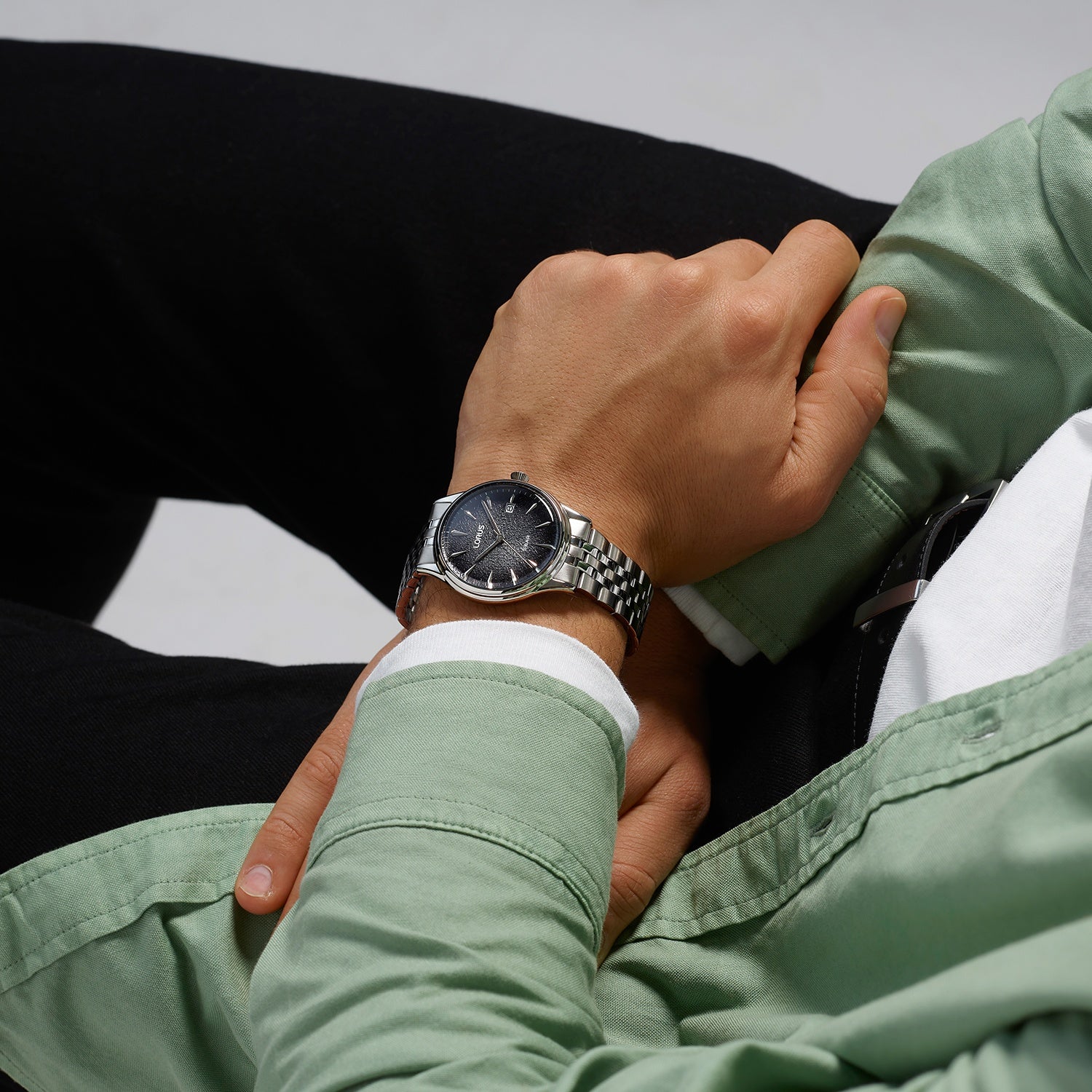Blk dial w/m b/w