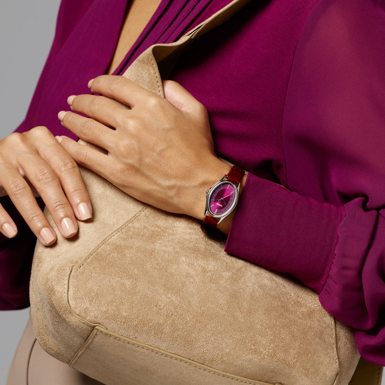 Red strp red dial oval