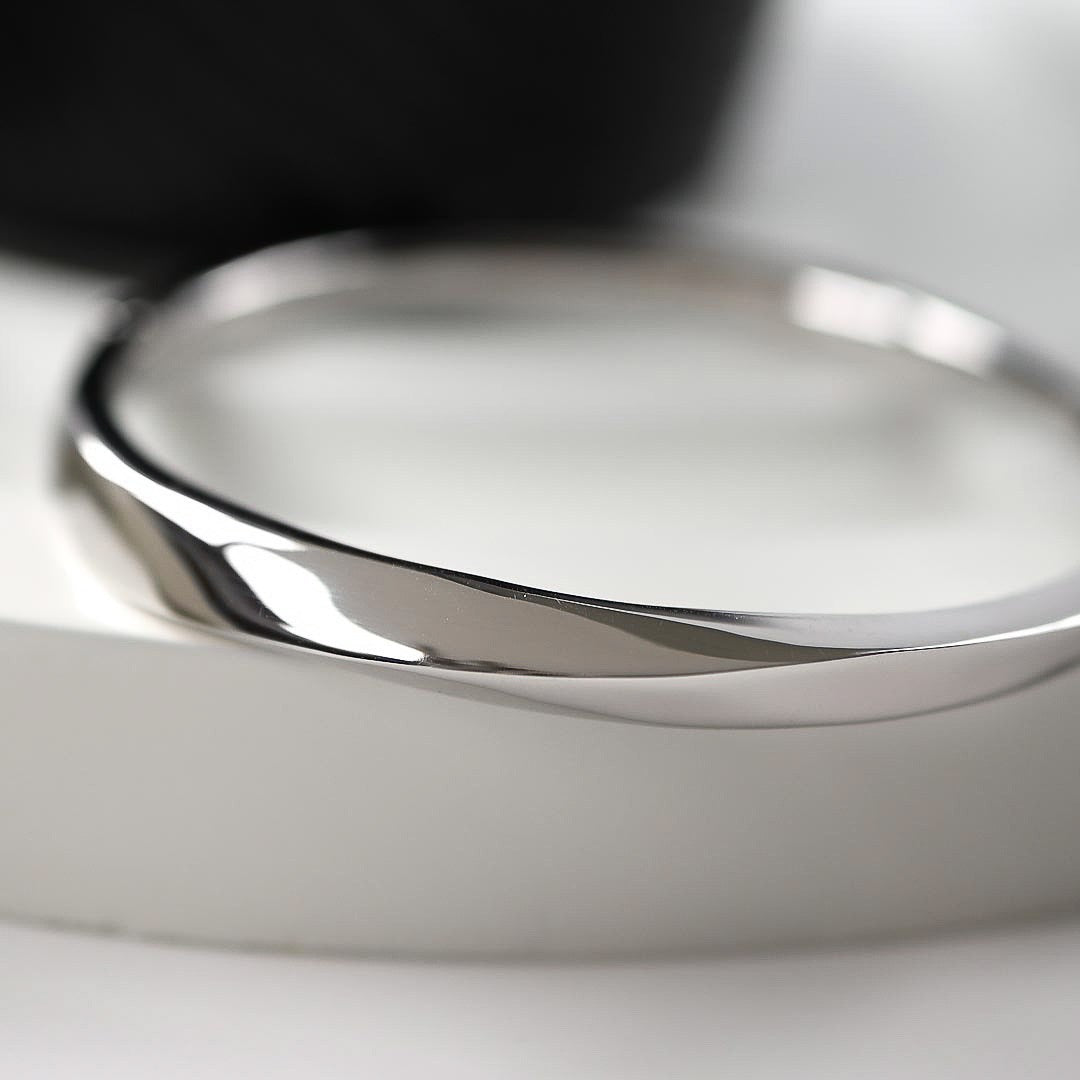 Silver Bevel Cirque Hinged Bangle
