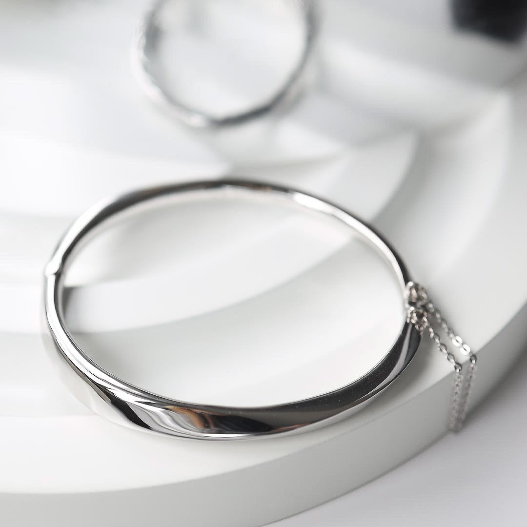 Silver Bevel Cirque Hinged Bangle