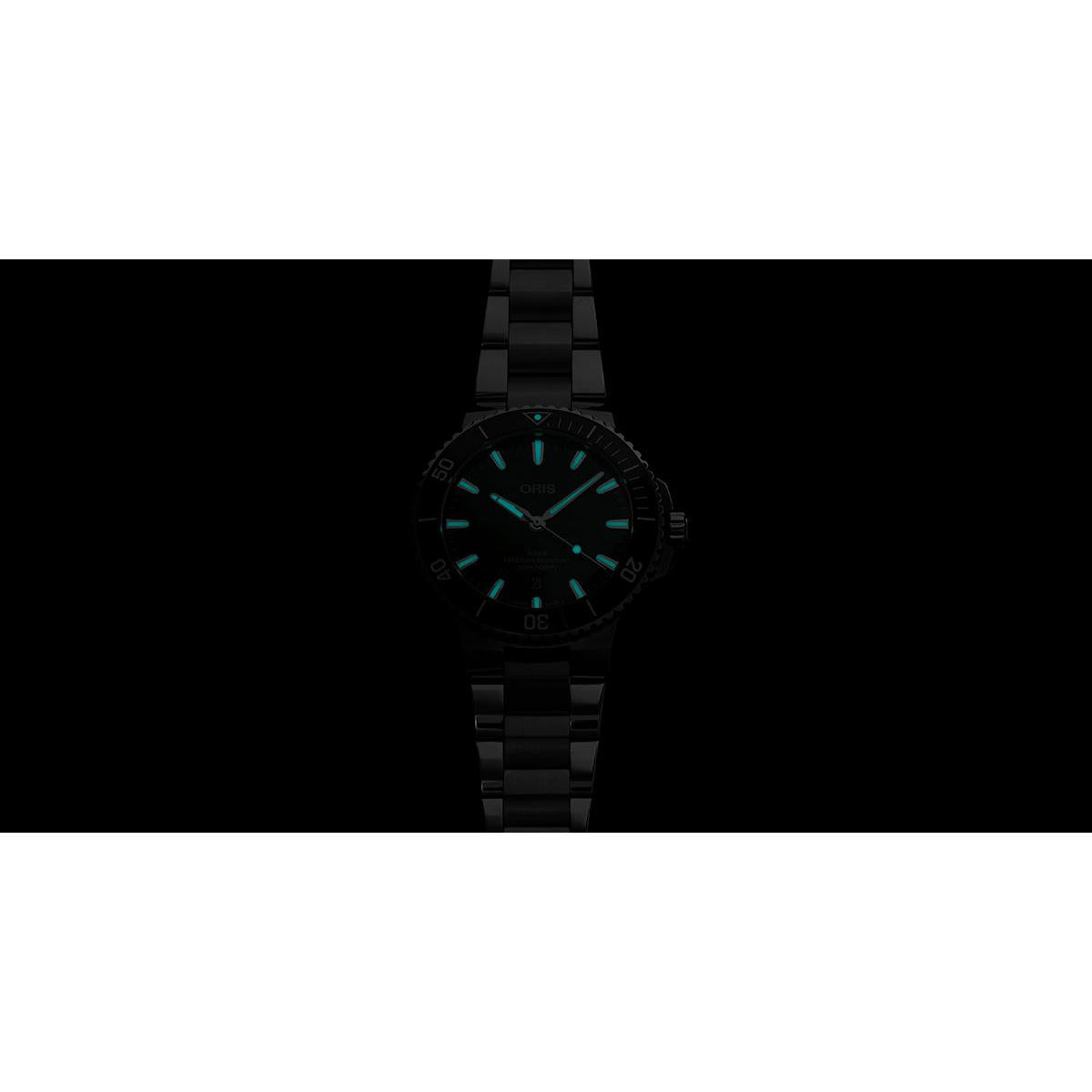Aquis Date - Green Dial - 43.50mm