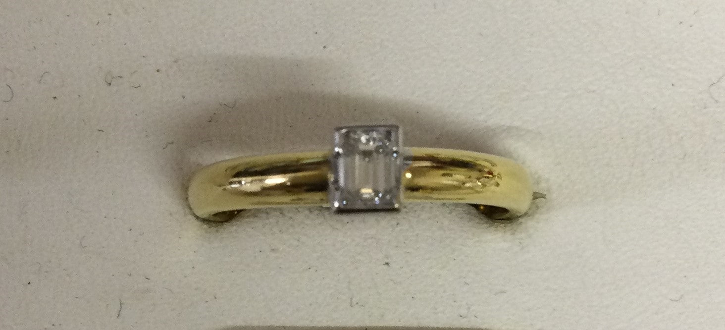 18ct yellow gold step cut solitaire Diamond ring