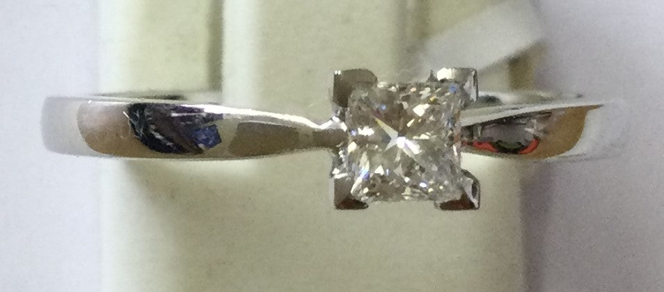 18ct White Gold 1dia 4clw