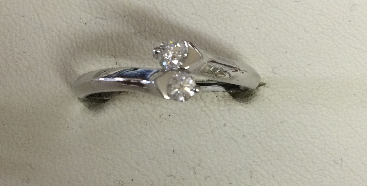 18ct White Gold 2 Dia X/O