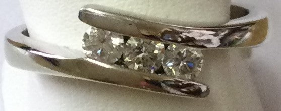18ct White Gold 3di Chan Set X/O