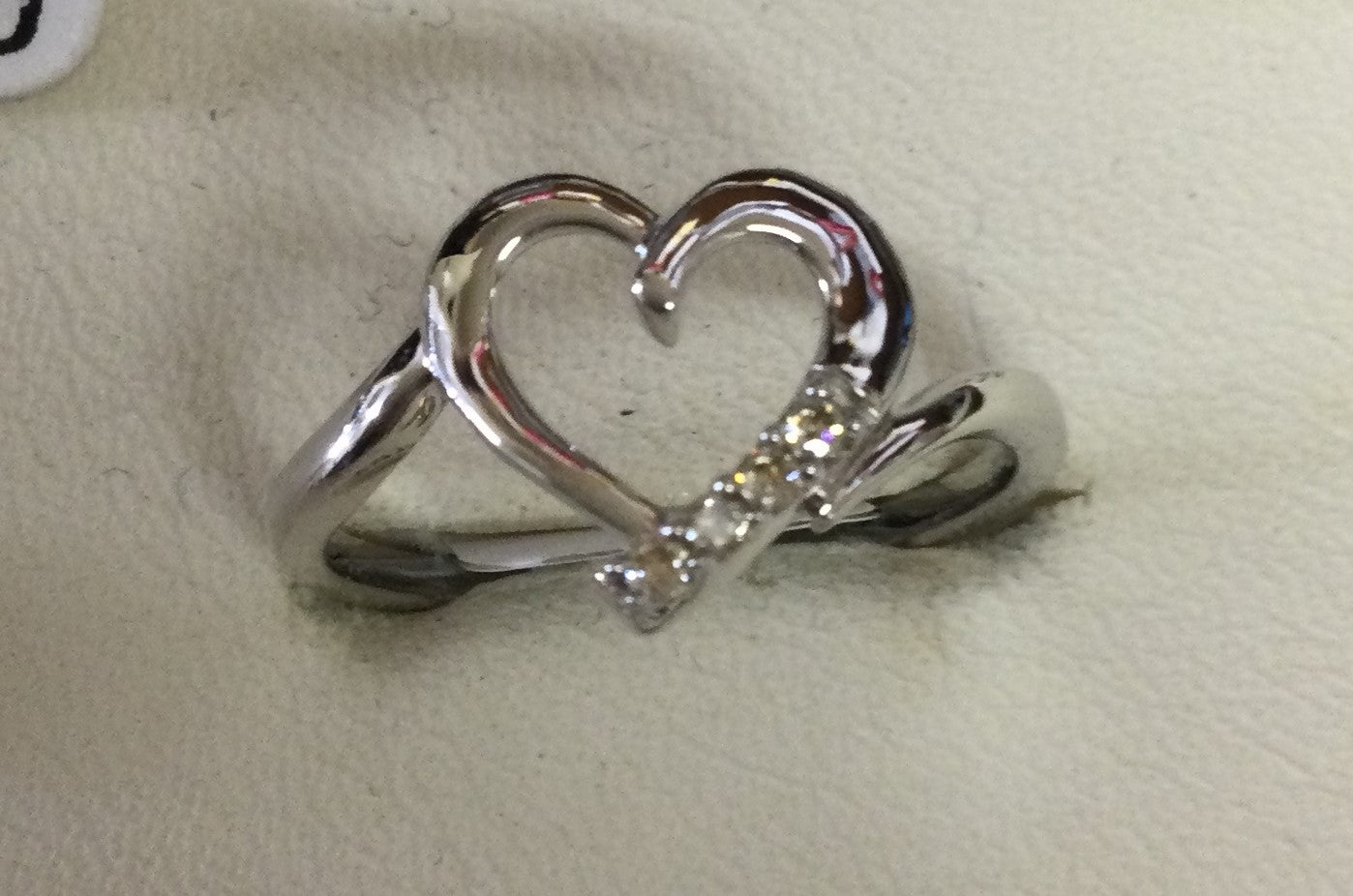 9ct White Gold 4dia Open Heart