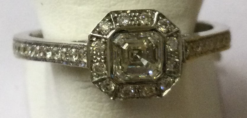 18ct White Gold Asch Dia Surr-Shldrs