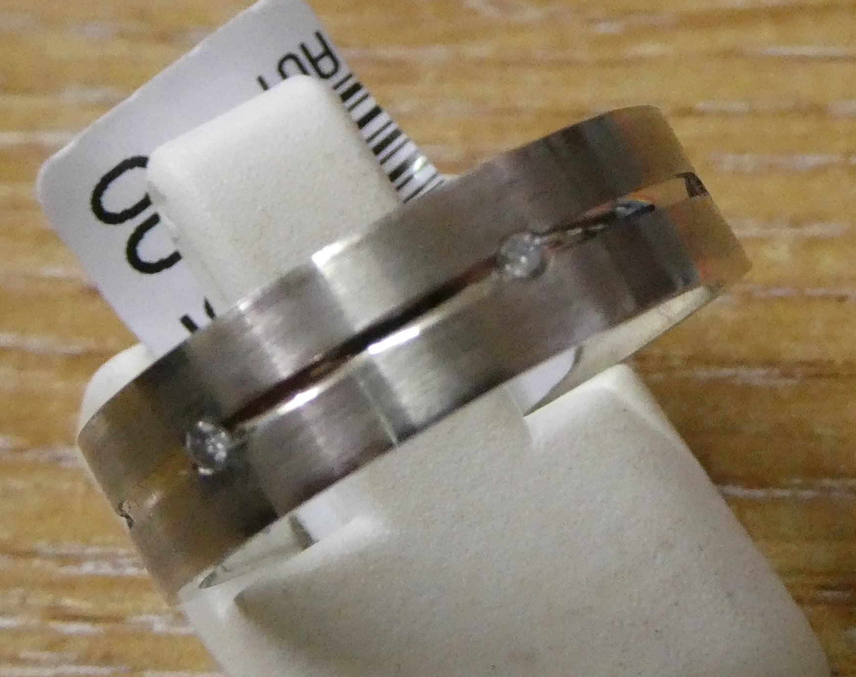 18ct White Gold 6dia In Groove