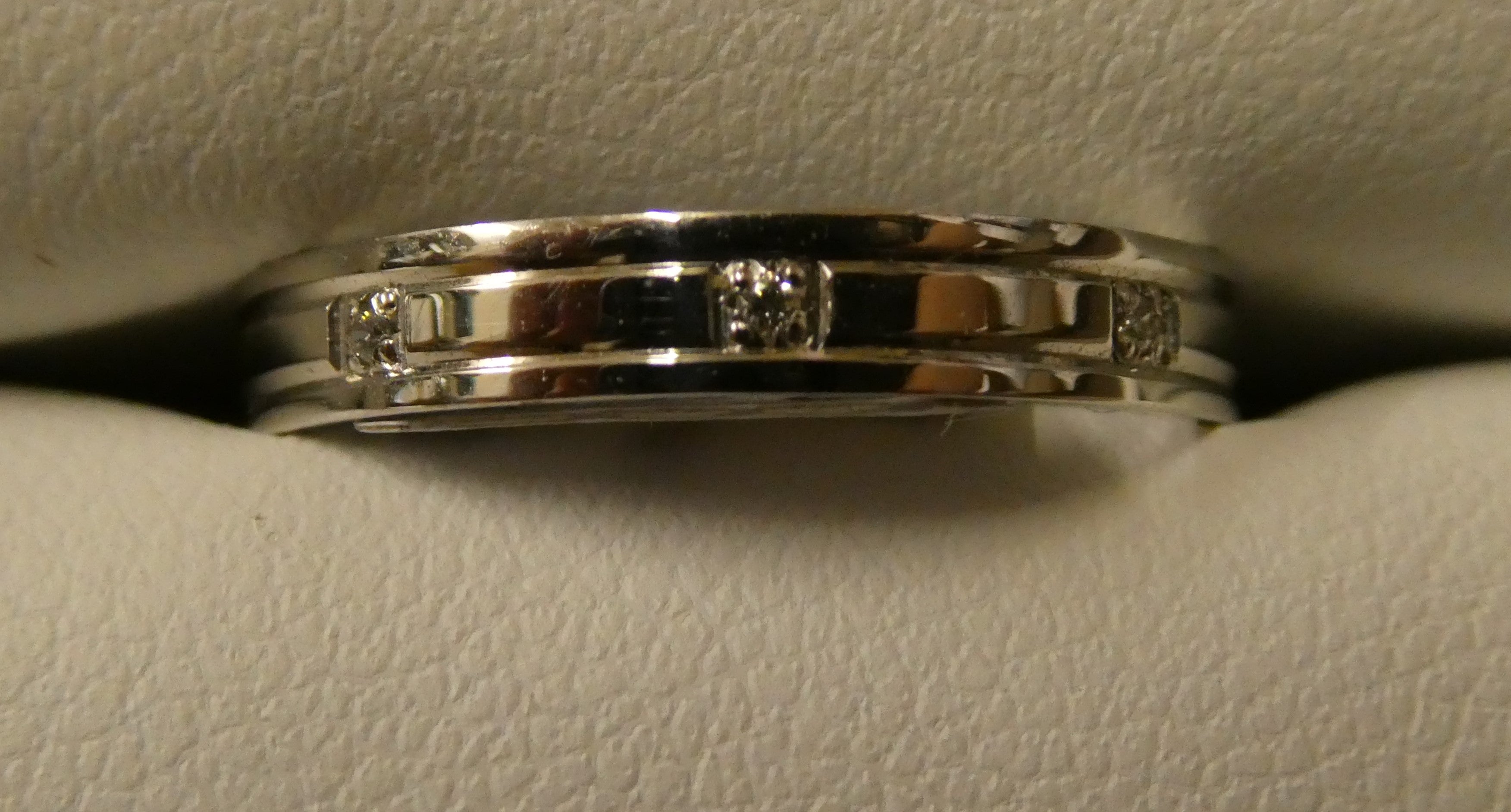 9ct White Gold Plain Di Set