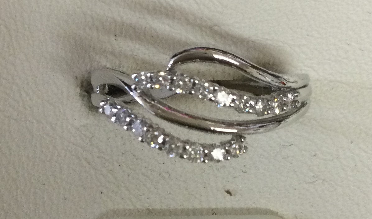 9ct White Gold 17dai 2 Row Split Rng