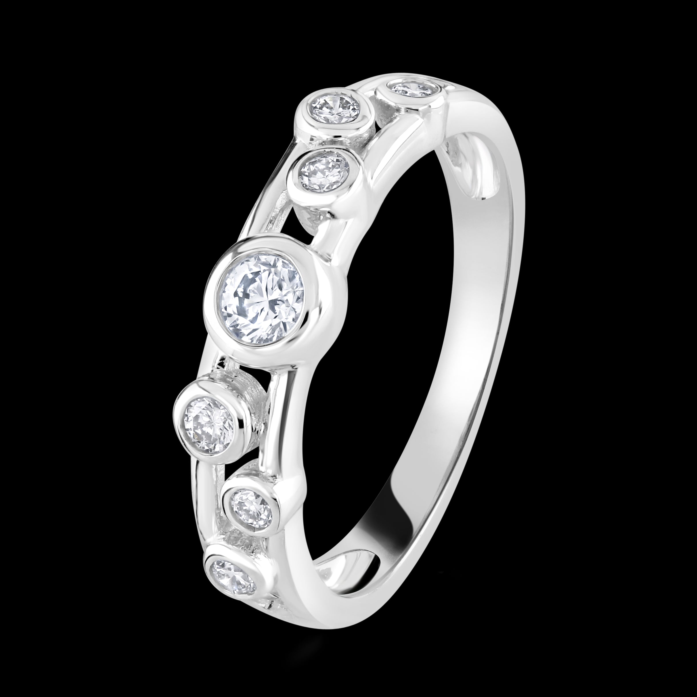 18ct White gold 7 diamond ring