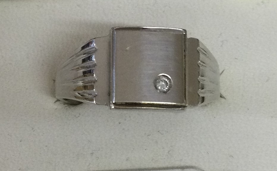 9ct White Gold 1 Dia Sq Rib Shldrs