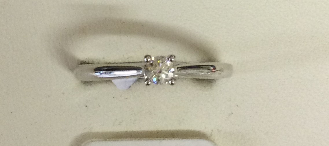 Diamond Round Brilliant cut Solitaire 18ct White Gold Ring