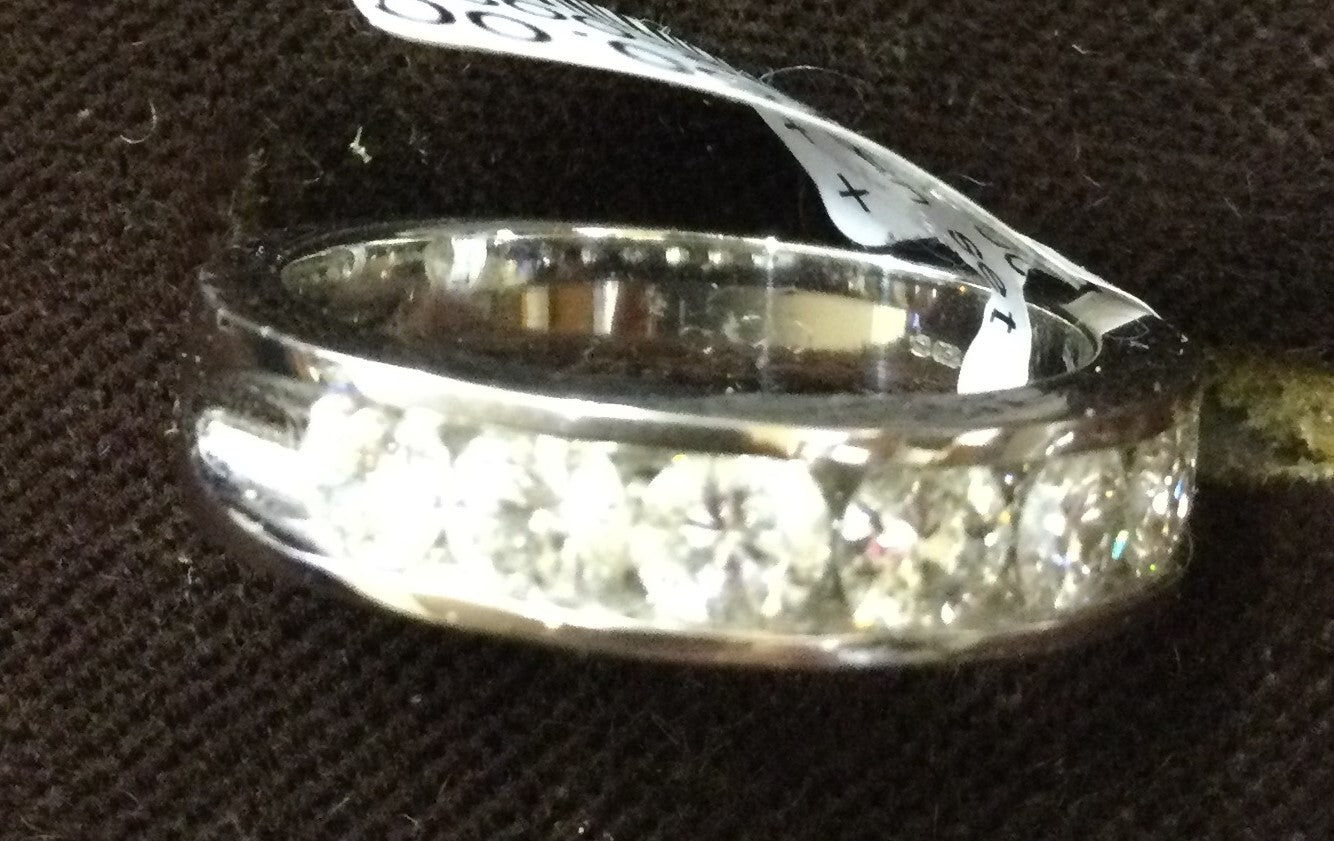 18ct White Gold 7dia Chan Set    1.03