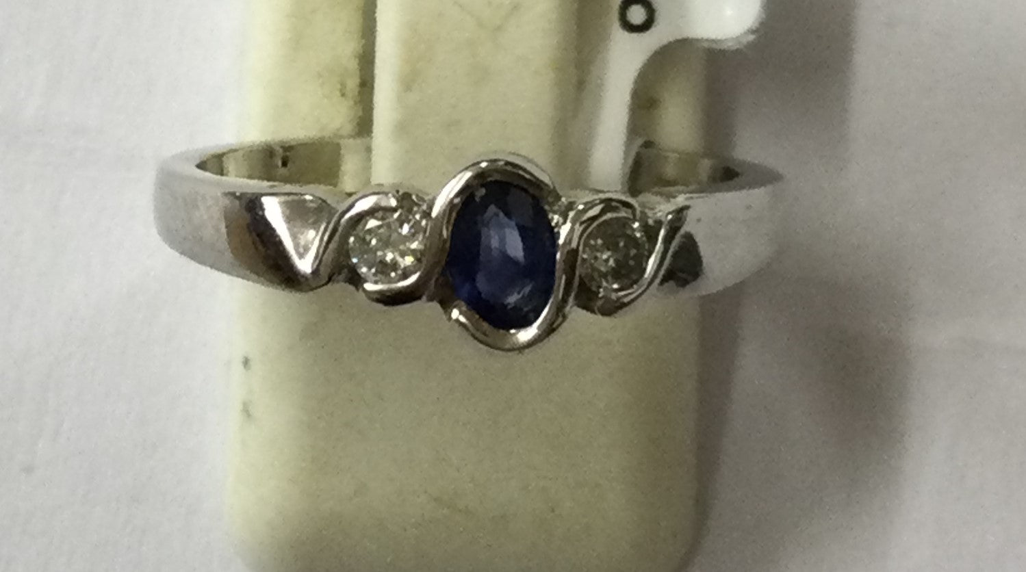 9ct White Gold Ov Sa-2dia R/O