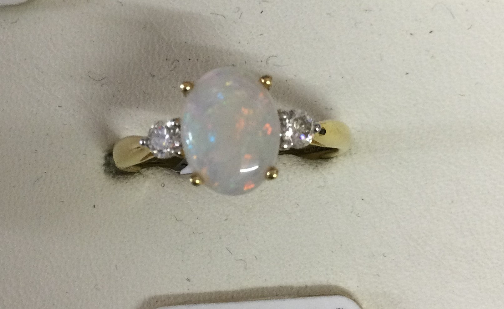 18ct Yellow Gold Ovopl/2di Clw Set