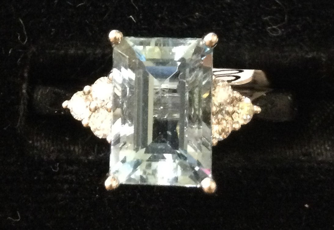 18ct White Gold Ecaqua/2dia