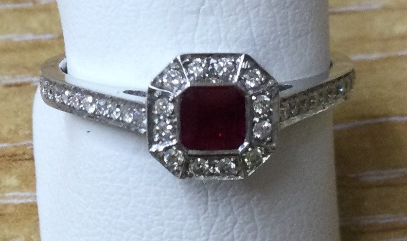 18ct White Gold Ascher Rby/Dia Clust