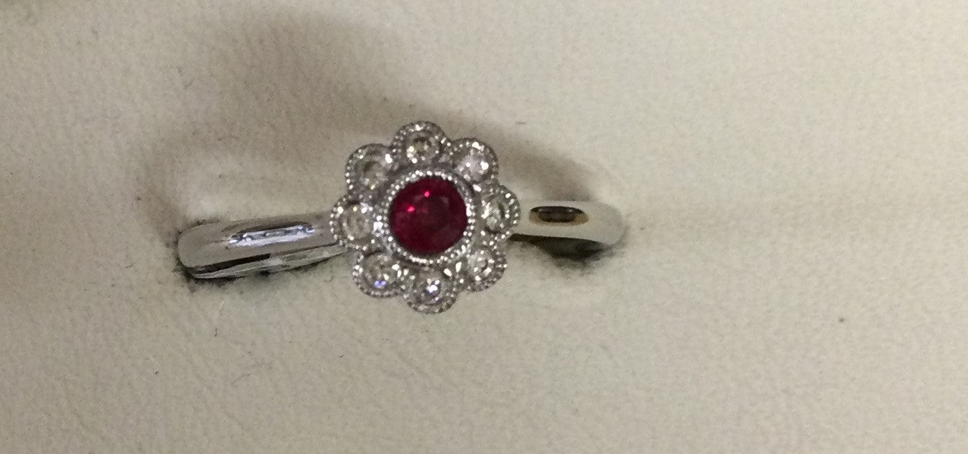 18ct White Gold Ru/8di M/Grain