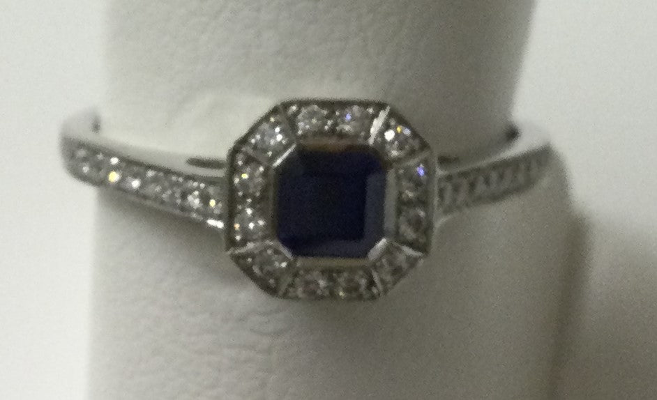 18ct White Gold Ascher Sap/Dia Clust