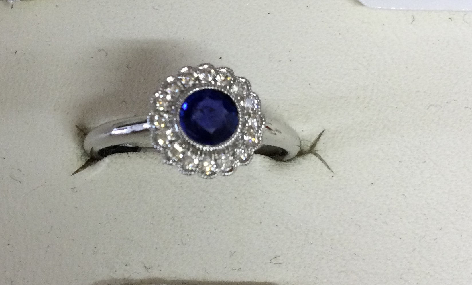 18ct White Gold Rnd Sa/16dia