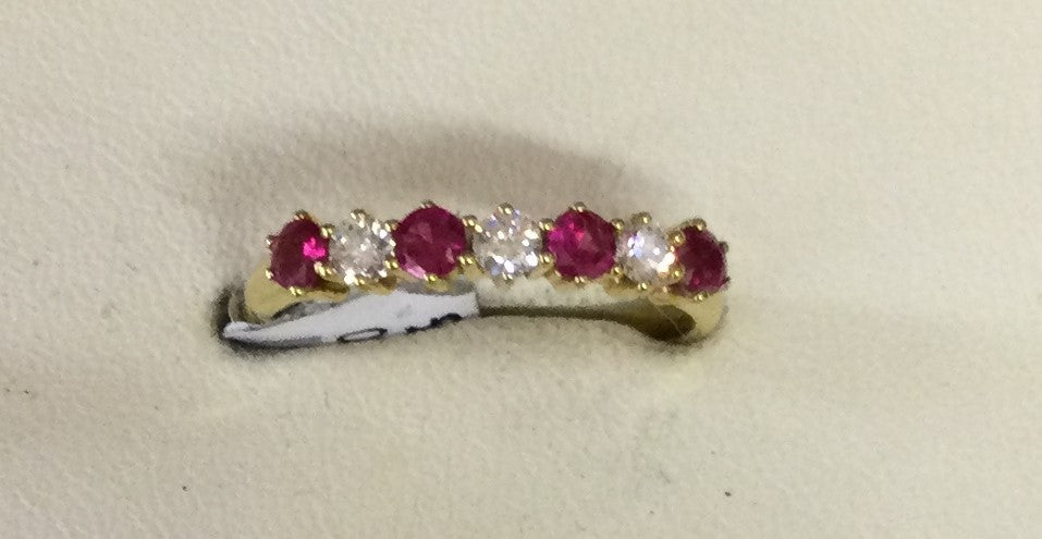 18ct Yellow Gold 4ruby/3dia-Clw Set