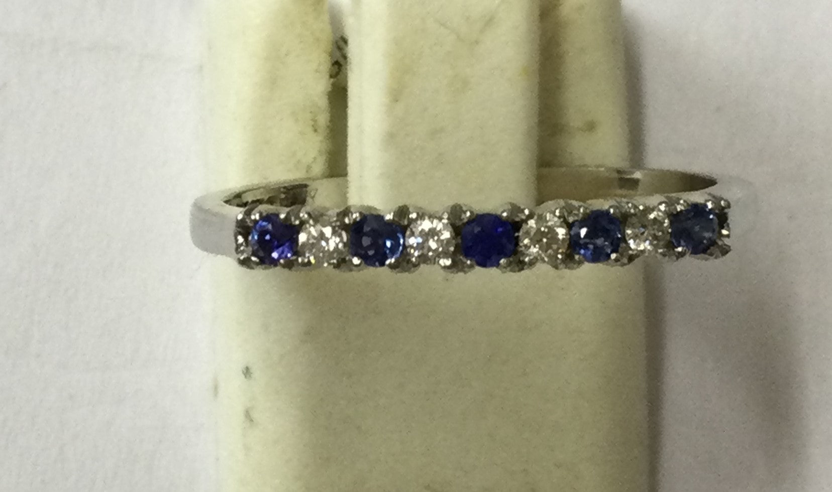 9ct White Gold 5sa-4di 1/2 Et Clw