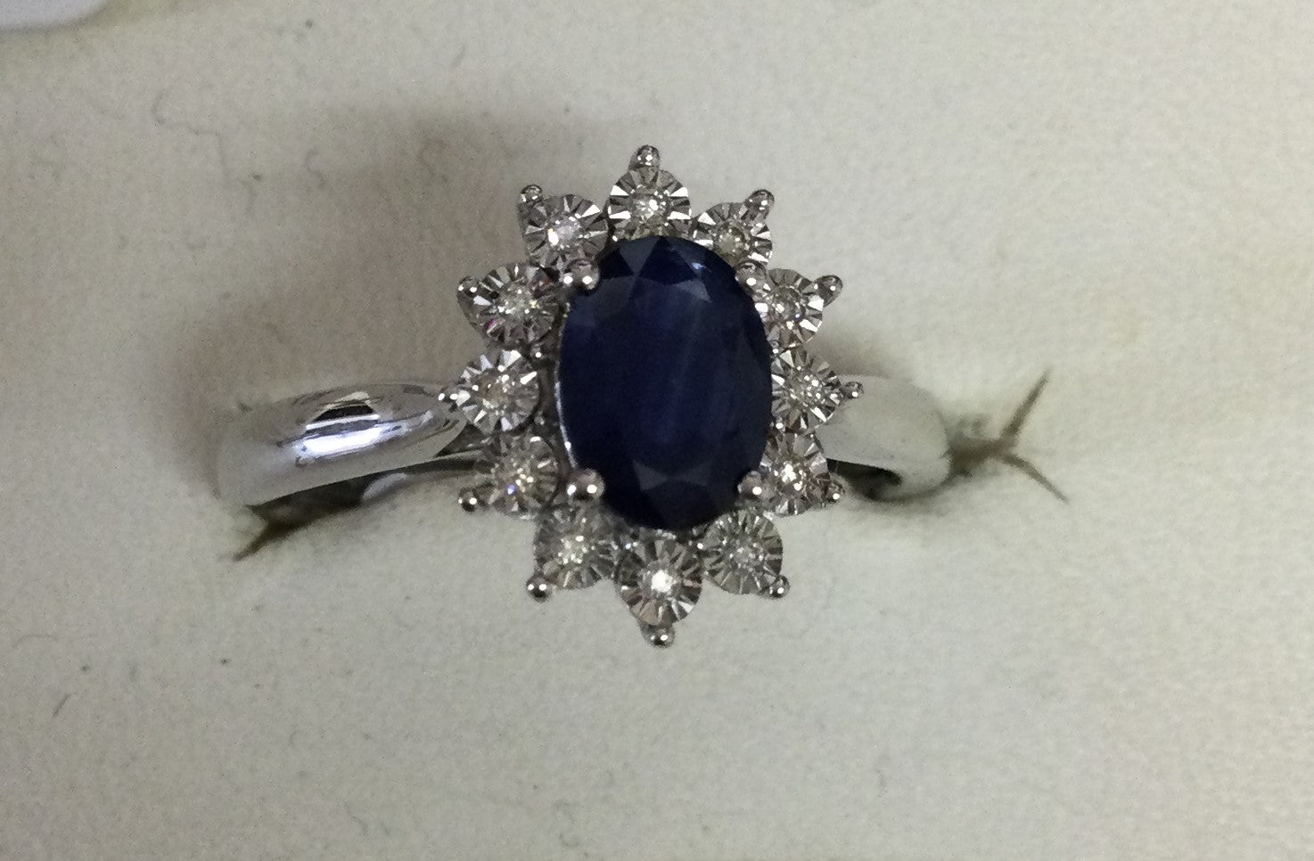 9ct White Gold Sapp & Dia Ring