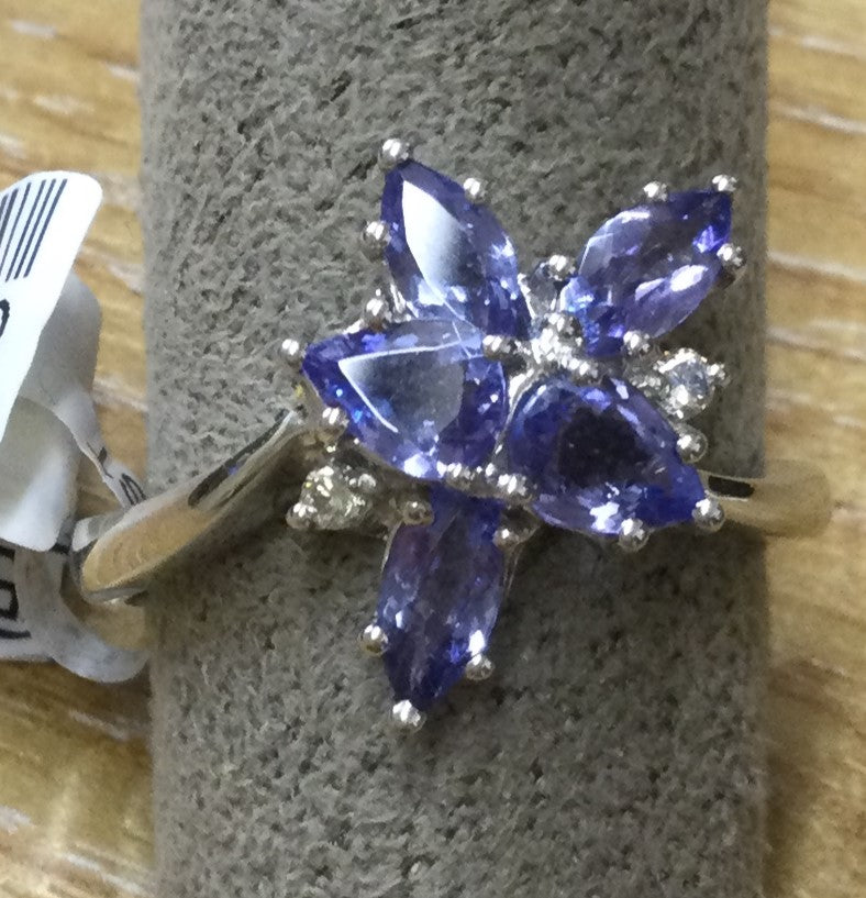18ct White Gold 5tanz/2dia Mod Clust