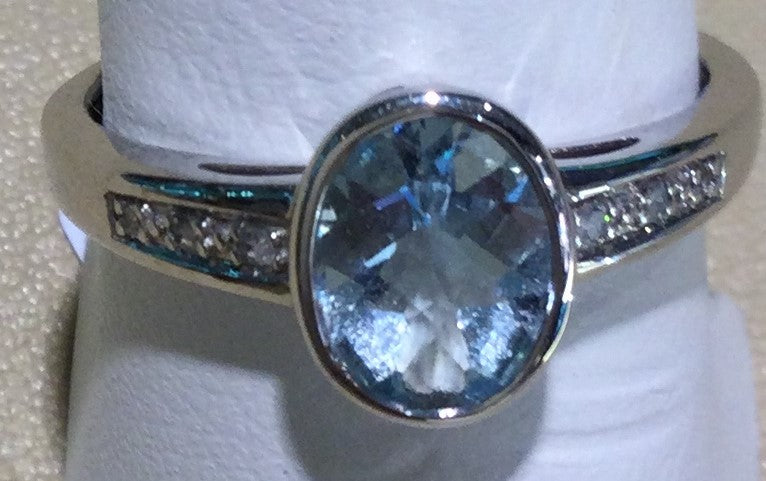 9ct white gold Aquamarine ring with Diamond set shoulders