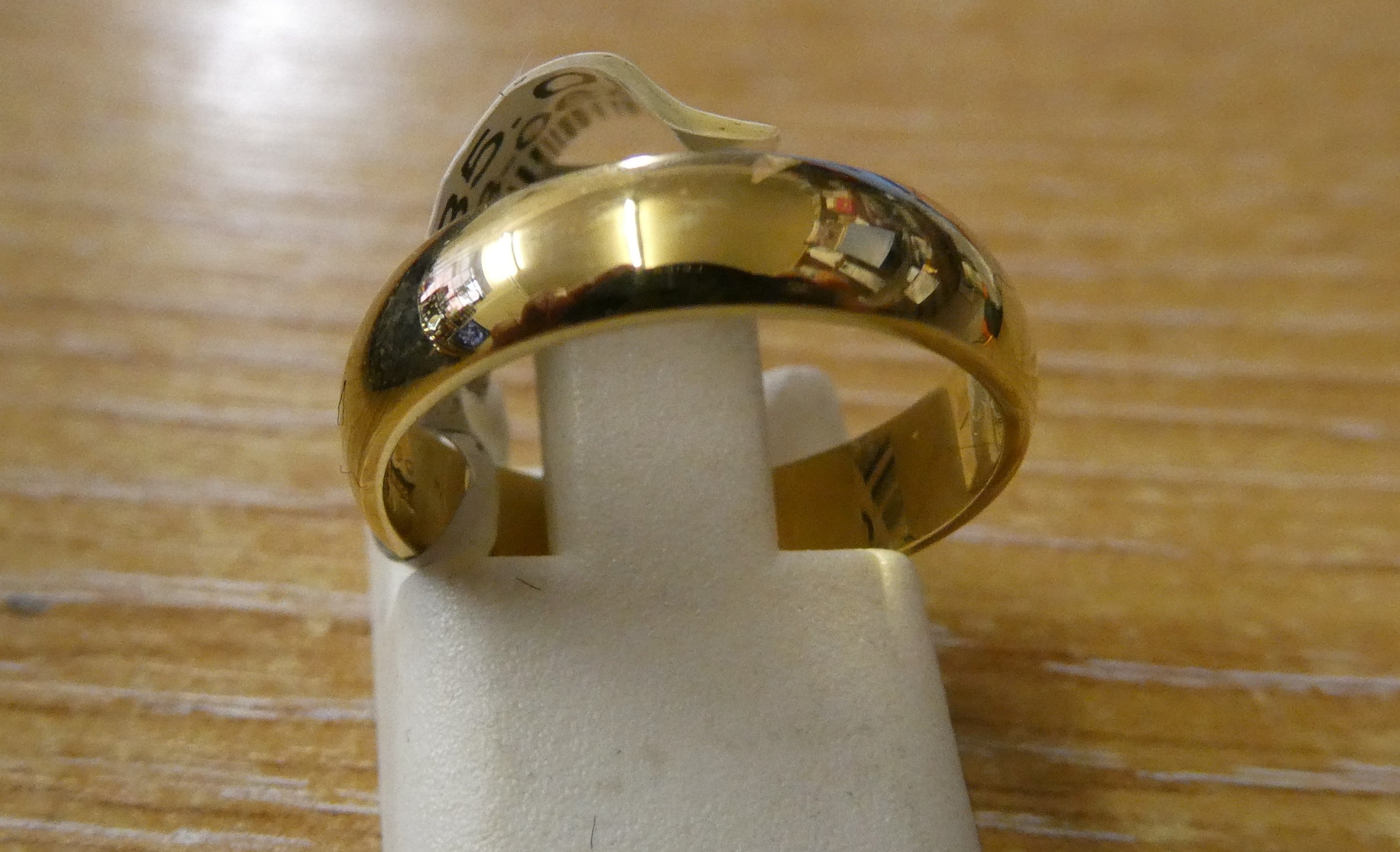18ct Yellow Gold D-Shaped 4mm      J