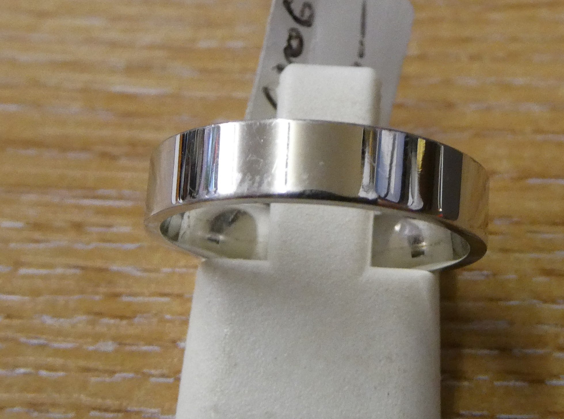 9ct White Gold Easy Fit Crt 4mm     M