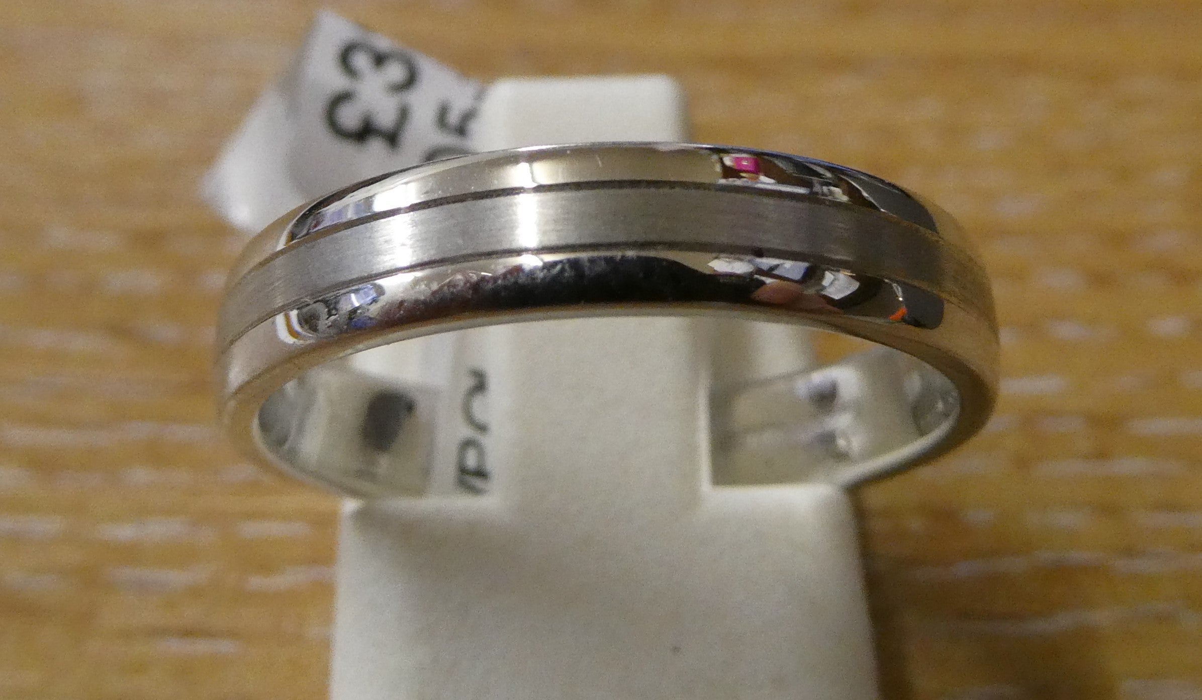 9ct White Gold 4mm Bombe-Crt Sat/Pol