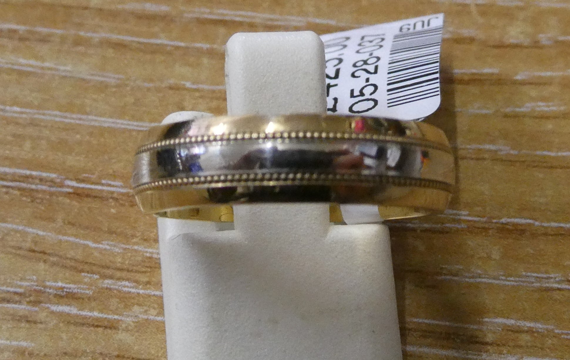 9ct white and yellow gold 5mm Bd Cent       M