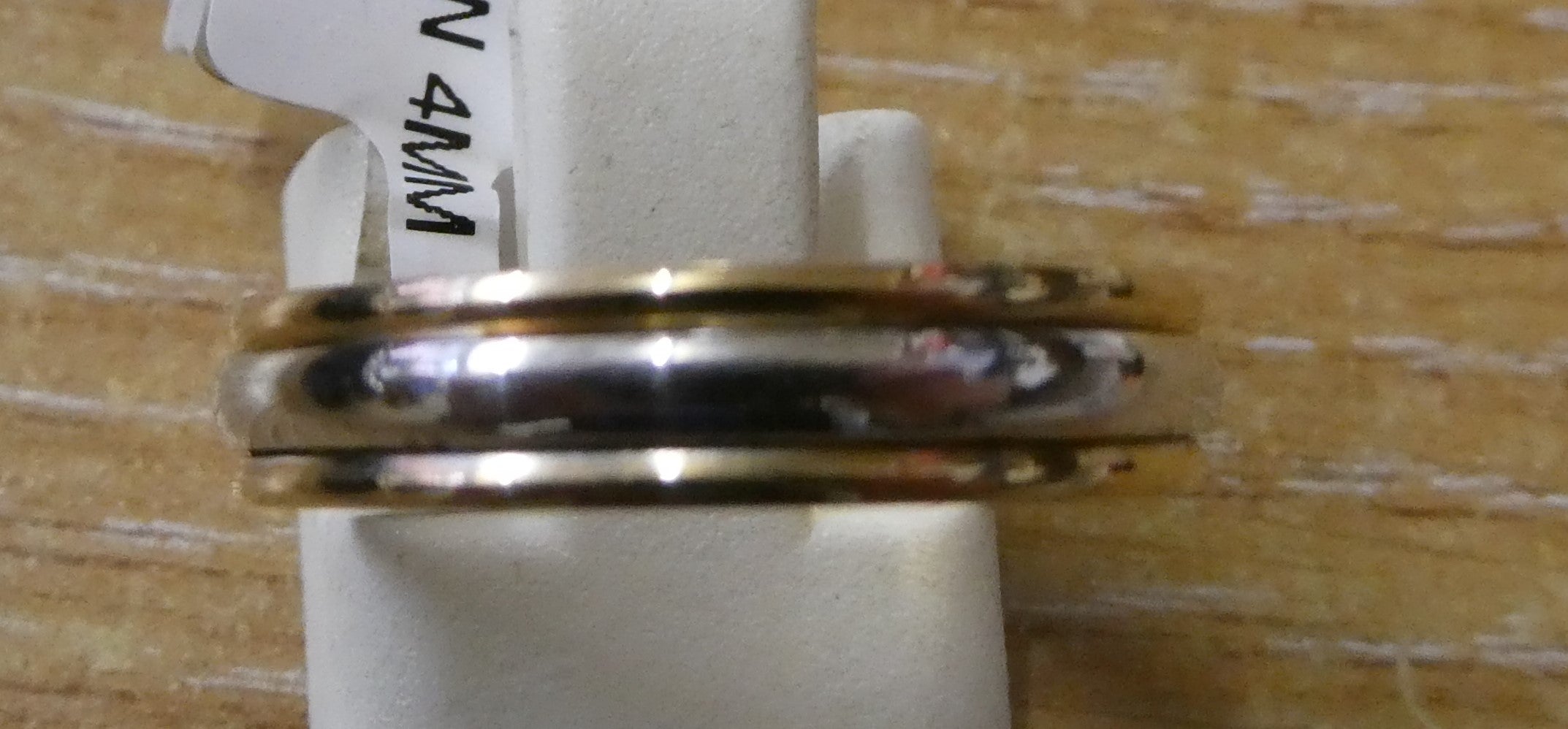 9ct Yellow and White Gold Plain 4mm         M