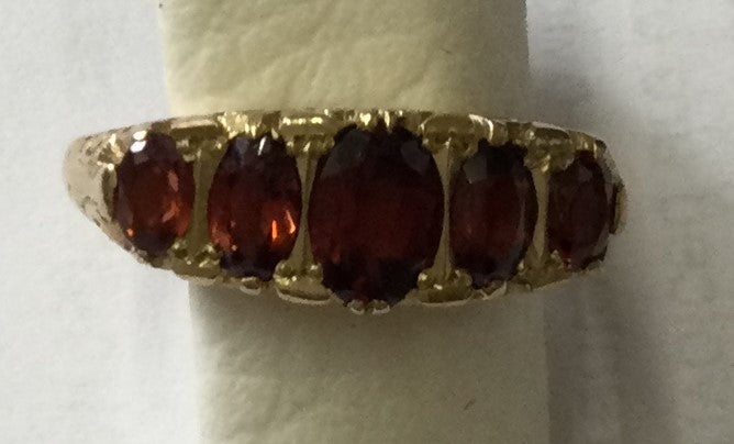 9ct gold  5 Garn Grad Clw Set
