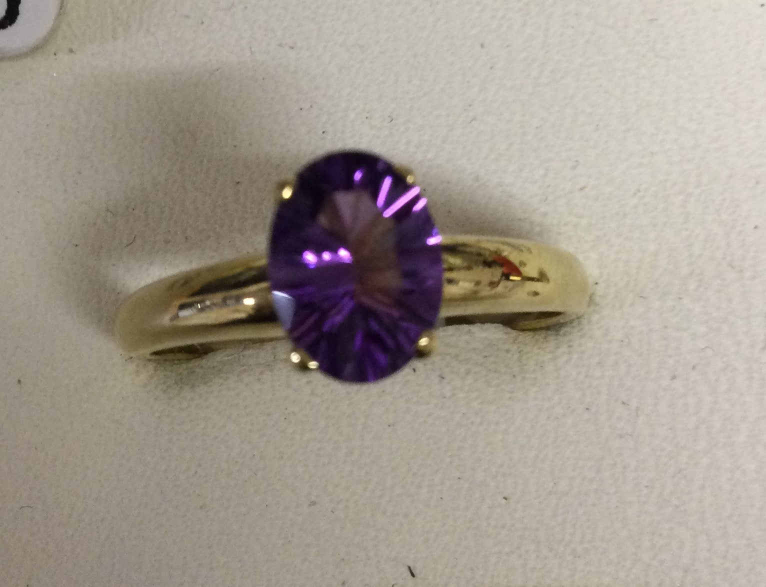 9ct yellow gold Amethyst claw set ring