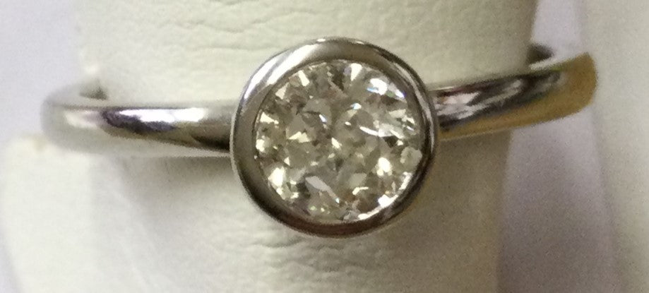 18ct White Gold 1m-Cut R/O