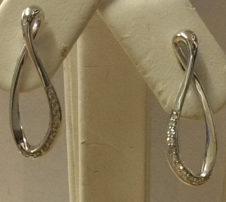 9ct white gold infinity kiss ring