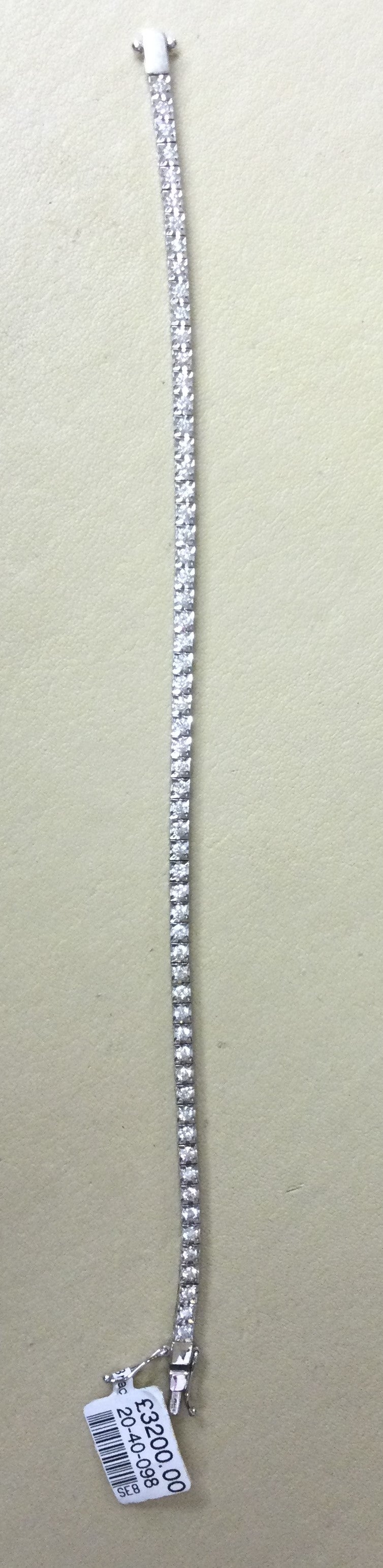18ct White Gold 60dia-Illus Set-Brac
