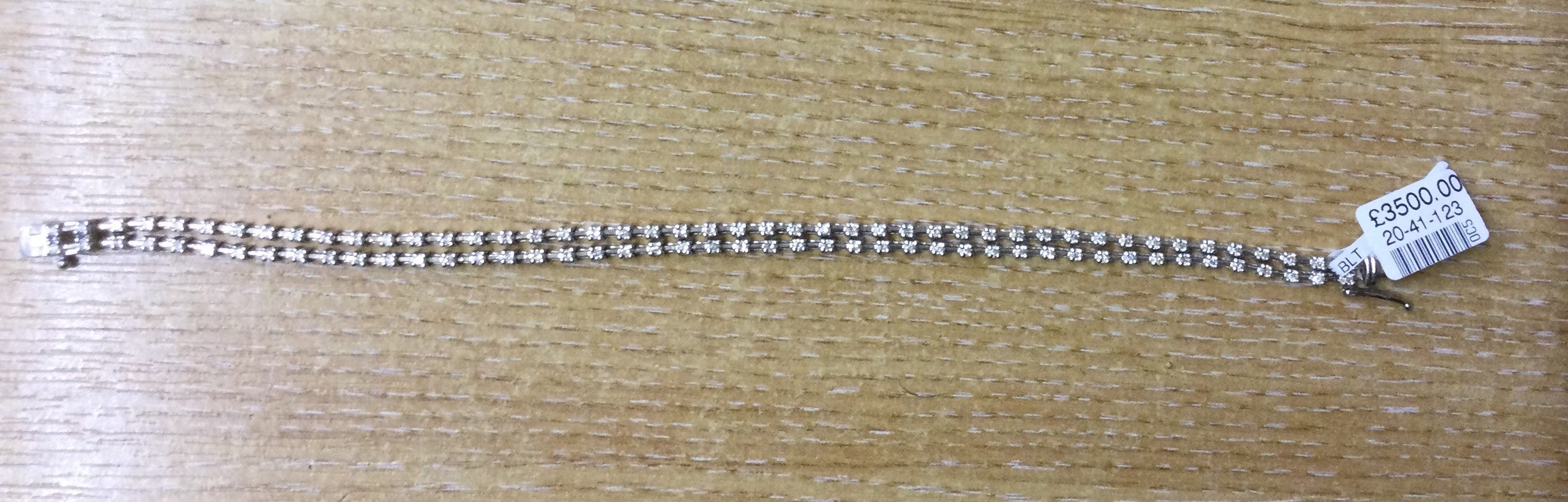 18ct White Gold 92 Dia 2row Line Blt