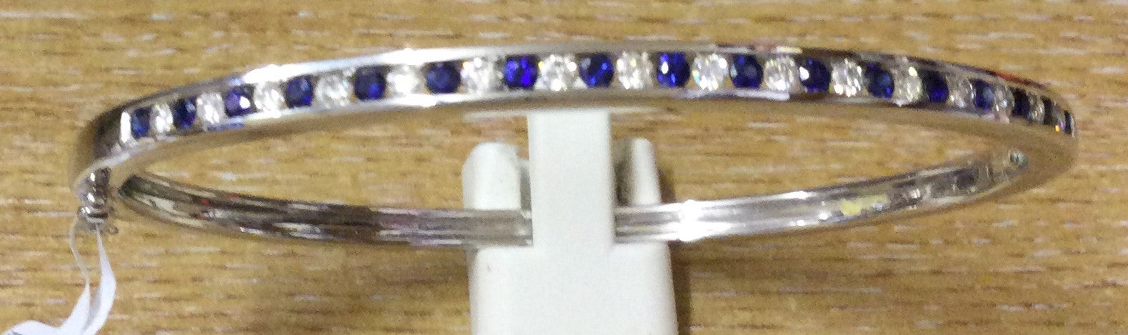 9ct White Gold 17sa/16di-Chan Bngle