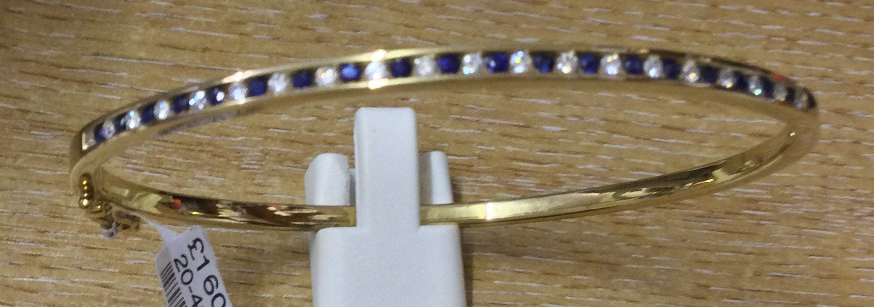 9ct Yellow Gold 19sa/20di-Chan Bngle