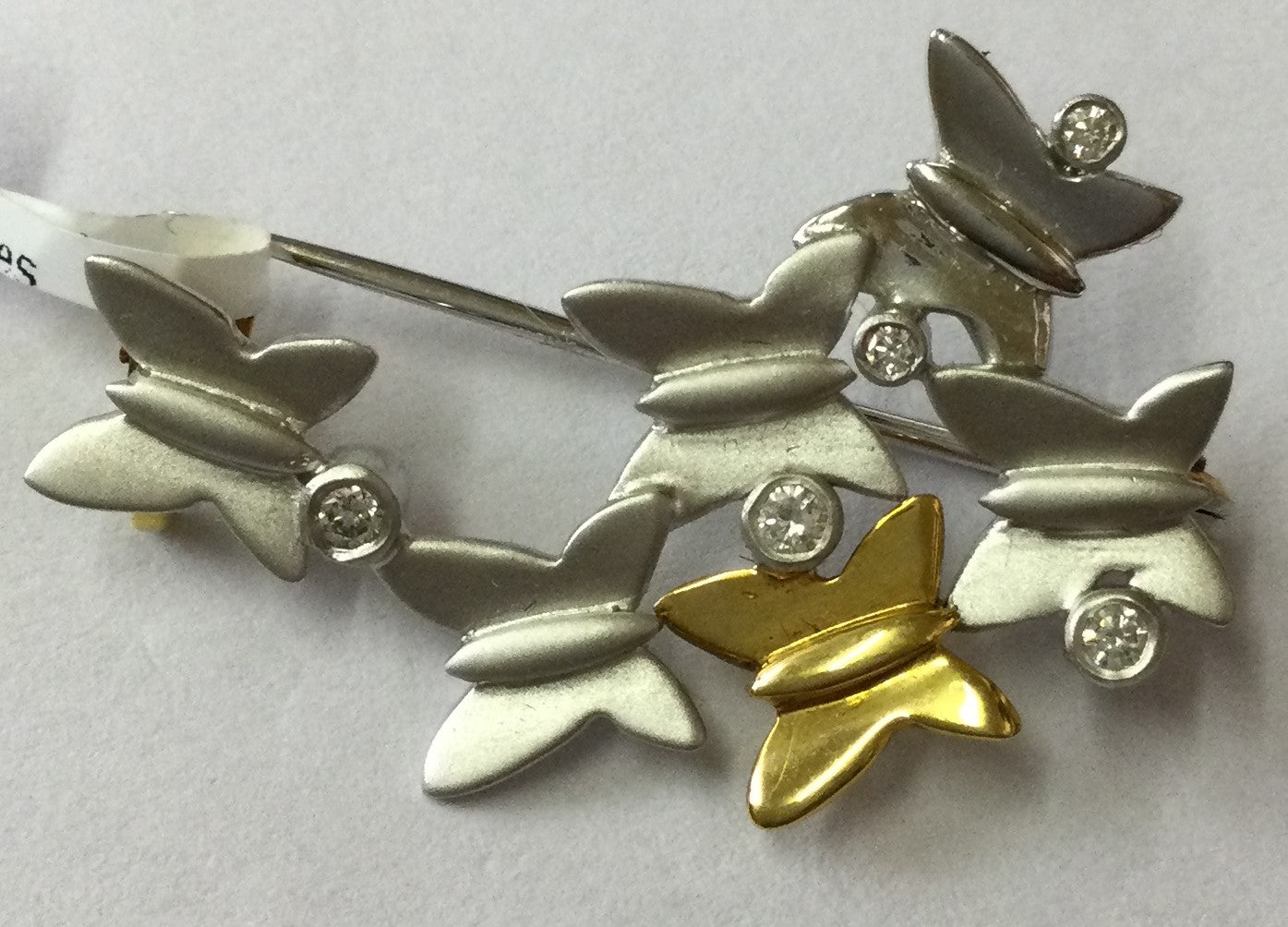 18ct White Gold Flight Of B.Flies
