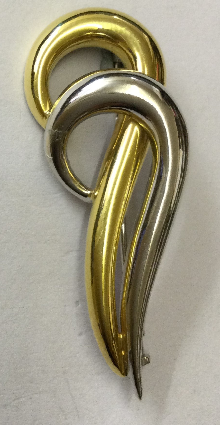 18ctyw 2 Swirl Brooch