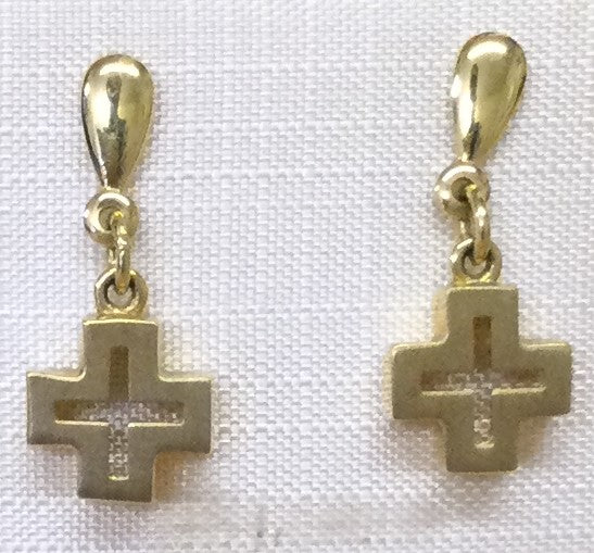 9ct gold  Sq Cross C/O Centre